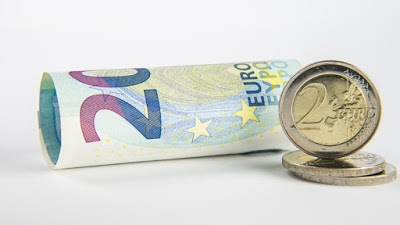 Τα χαρτονομίσματα του ευρώ μολύνονται πιο εύκολα από μικρόβια σε σχέση με τα κέρματα, επιβεβαιώνουν Γερμανοί επιστήμονες - Φωτογραφία 1