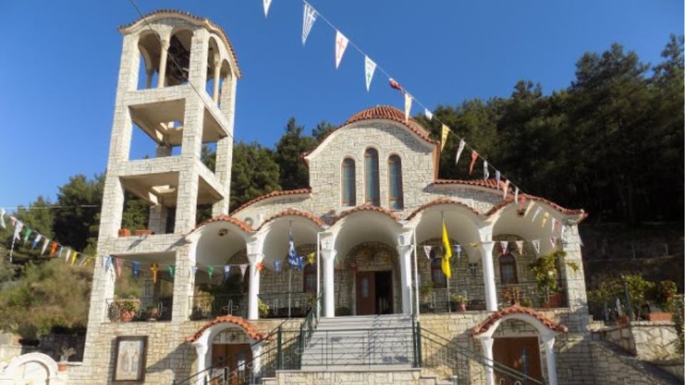 Ηγουμενίτσα: Προσαγωγή ιερά που άνοιξε ναό για να προσευχηθούν οι πιστοί - Φωτογραφία 1