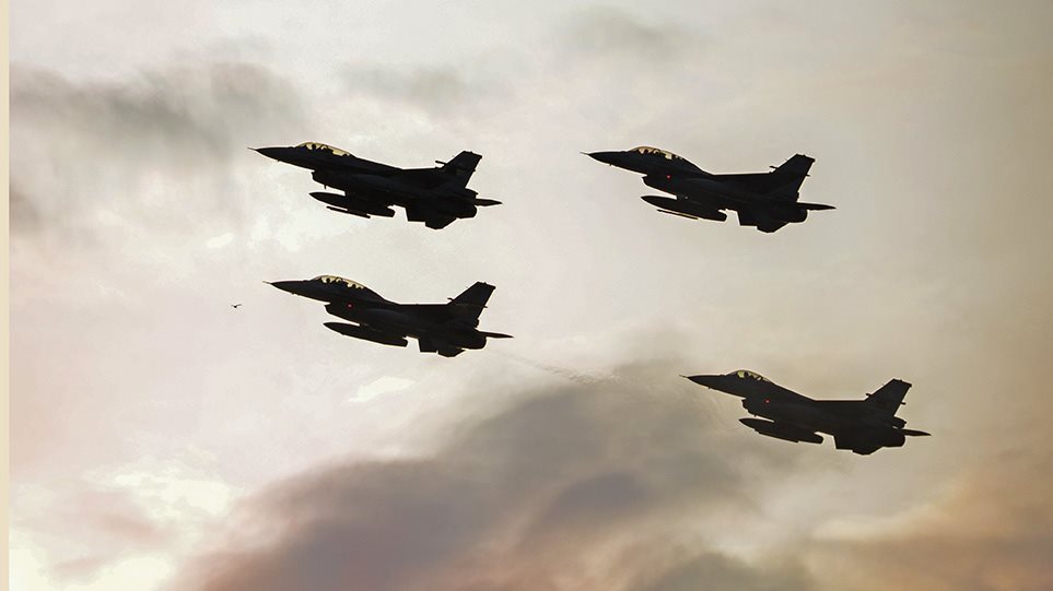 «Αερομαχίες» ακόμα και στο Λιβυκό Πέλαγος - 42 παραβιάσεις από τουρκικά F-16 ανήμερα τη Μεγάλη Παρασκευή - Φωτογραφία 1