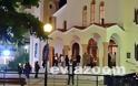 Χαλκίδα: Πιστοί αψήφησαν τα μέτρα και μαζεύτηκαν έξω από εκκλησία - Φωτογραφία 3