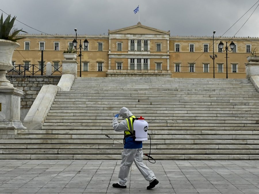 Πώς η Ελλάδα νικά τον κορωνοϊό προσπερνώντας χρέη μιας ολόκληρης δεκαετίας - Φωτογραφία 1