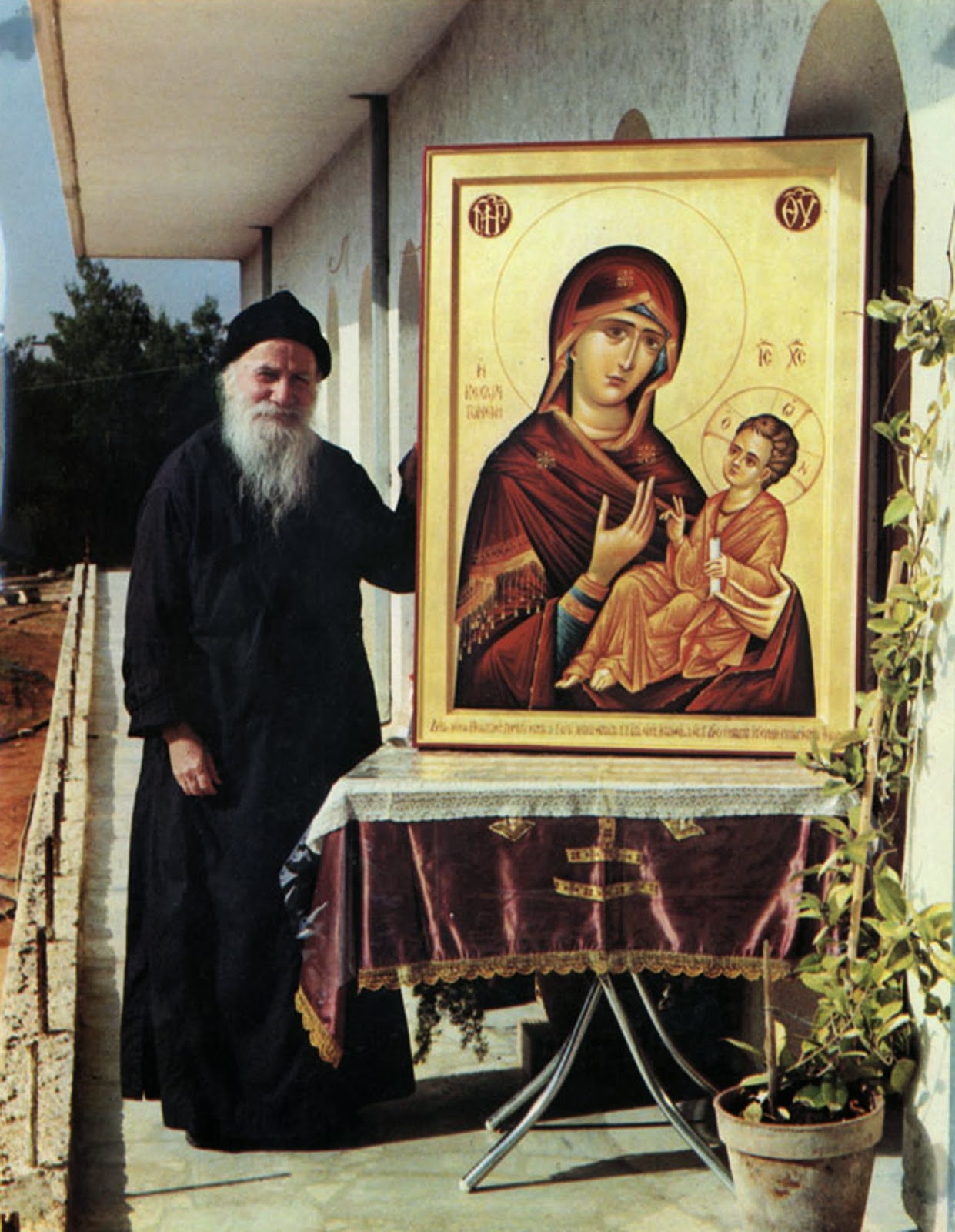 ΘΗΣΑΥΡΟΣ! Δεκάδες φωτογραφίες του αγαπημένου μας Αγίου Γέροντος Πορφυρίου του Καυσοκαλυβίτη - Φωτογραφία 23