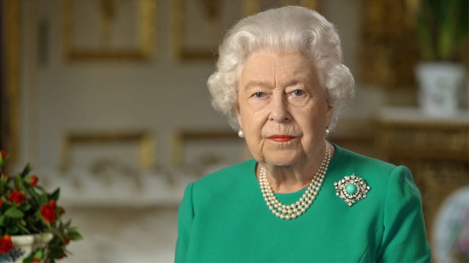 Γενέθλια στην «απομόνωση» και χωρίς κανονιοβολισμούς για την 94χρονη βασίλισσα Ελισάβετ - Φωτογραφία 1