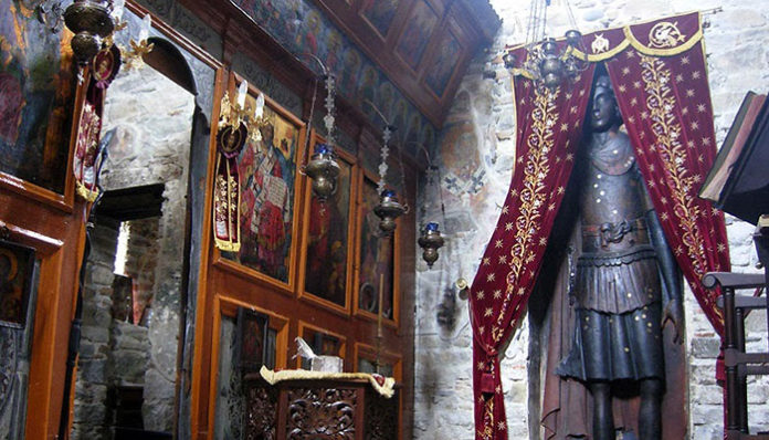 Το θαυματουργό ξυλόγλυπτο άγαλμα του Αγίου Γεωργίου στην Ομορφοκκλησιά Καστοριάς - Φωτογραφία 1