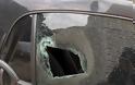 Μενίδι: Αδέσποτη σφαίρα καρφώθηκε στο τζάμι αυτοκινήτου - Φωτογραφία 2