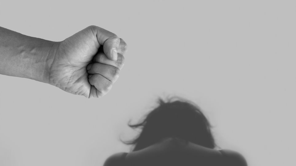 Ενδοοικογενειακή βία - Ηράκλειο: Χτύπησε τη σύζυγό του για την κόρη - Φωτογραφία 1