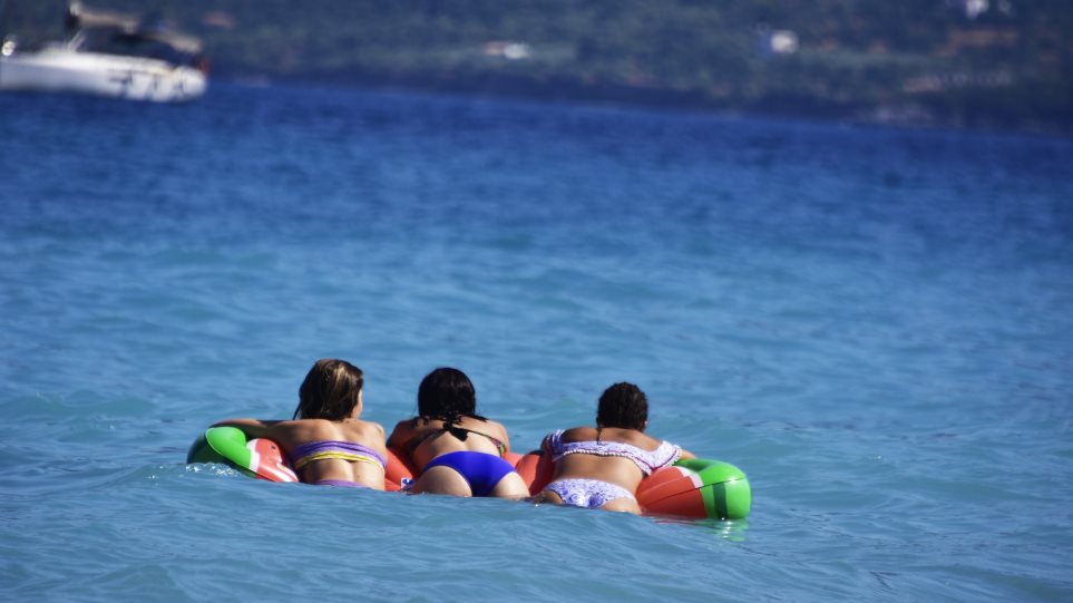 Οι μισοί Έλληνες σχεδιάζουν καλοκαιρινές διακοπές - Φωτογραφία 1
