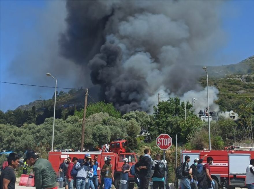 Νέα πυρκαγιά στο ΚΥΤ της Σάμου - Επεισόδια και πετροπόλεμος μεταξύ μεταναστών - Φωτογραφία 2