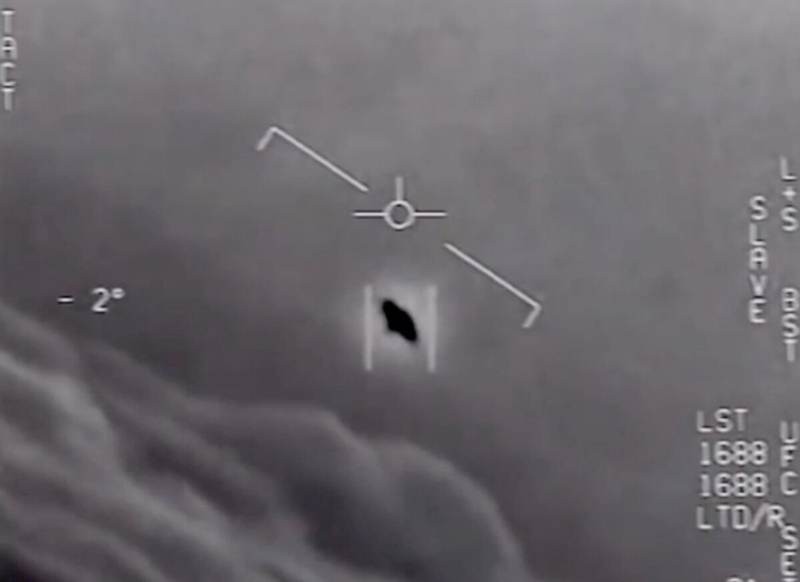 Το Πεντάγωνο αποκάλυψε videos από UFO! - Φωτογραφία 1
