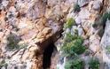 ΔΙΔΑΧΕΣ ΑΠΟ ΤΟΝ ΑΘΩΝΑ: Σπηλιά στον Άγιο Παντελεήμονα