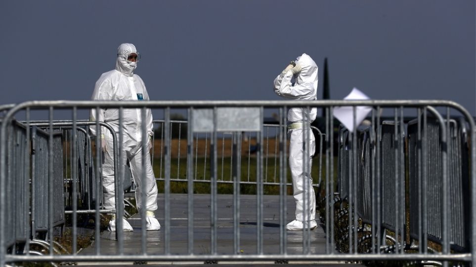 Θετικοί στον ιό εκατοντάδες εργαζόμενοι σε σφαγείο της Γερμανίας - Φωτογραφία 1