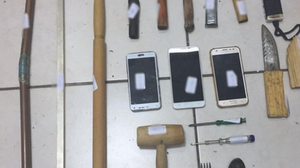 Αυτοσχέδια όπλα, ναρκωτικά και κινητά στις φυλακές Δομοκού - Φωτογραφία 1