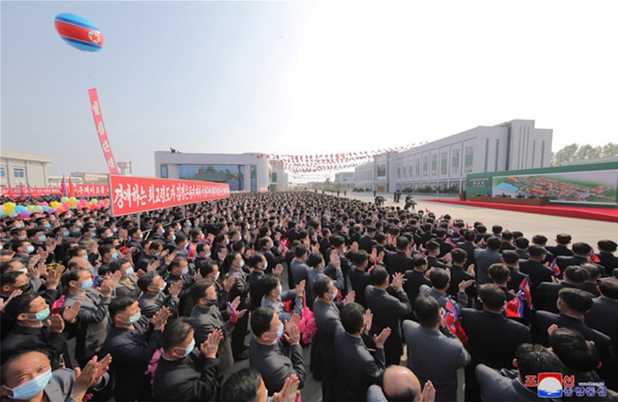 Κιμ Γιονγκ Ουν: Πρώτη δημόσια εμφάνιση μετά από 20 ημέρες σε εγκαίνια εργοστασίου - Φωτογραφία 4