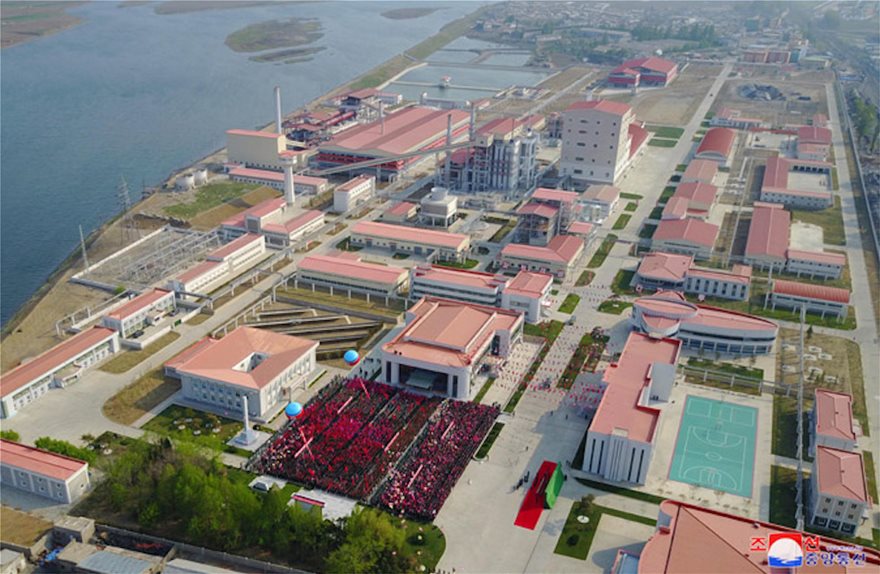 Κιμ Γιονγκ Ουν: Πρώτη δημόσια εμφάνιση μετά από 20 ημέρες σε εγκαίνια εργοστασίου - Φωτογραφία 5
