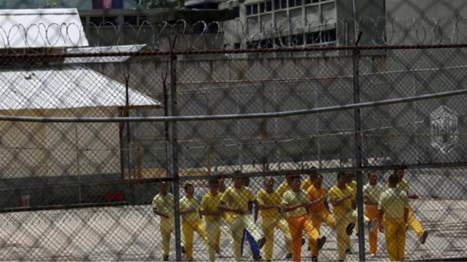 Βενεζουέλα: Τουλάχιστον 17 νεκροί σε εξέγερση φυλακισμένων - Φωτογραφία 1