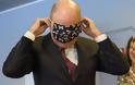 Σάλος με τον αντιπρόεδρο του Βελγίου που δεν μπορούσε να φορέσει σωστά τη μάσκα...(video)