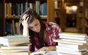 Στο άγχος των εξετάσεων μπορεί να οφείλεται πονοκέφαλος, ταχυκαρδίες, συχνοουρία, θυμός, βήχας, καούρες, πόνος στο στομάχι, αϋπνία