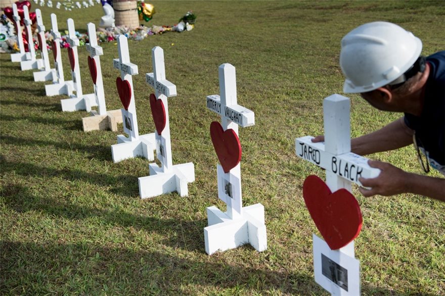 Πέθανε ο Γκρεγκ Ζανής, o Ελληνοαμερικανός που έφτιαχνε σταυρούς για θύματα τρομοκρατίας - Φωτογραφία 3