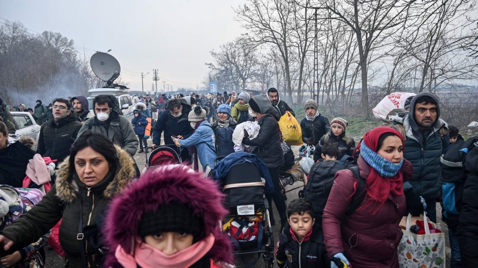 Guardian: Ο Ερντογάν χρησιμοποιεί τους πρόσφυγες ως «πιόνια» για τα πολιτικά του παιχνίδια - Φωτογραφία 1