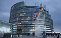 Ημέρα της Ευρώπης: Η ΕΕ αποτίει φόρο τιμής στα θύματα της πανδημίας του κορωνοϊού
