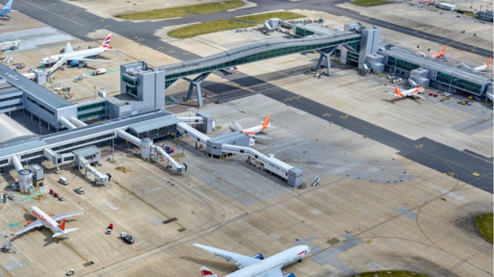 Κομισιόν: Οι αεροπορικές εταιρείες να προσφέρουν κουπόνια με ισχύ τουλάχιστον ενός έτους - Φωτογραφία 1