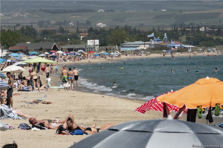 «Βούλιαξε» από κόσμο η παραλία της Επανομής - φωτος - Φωτογραφία 6