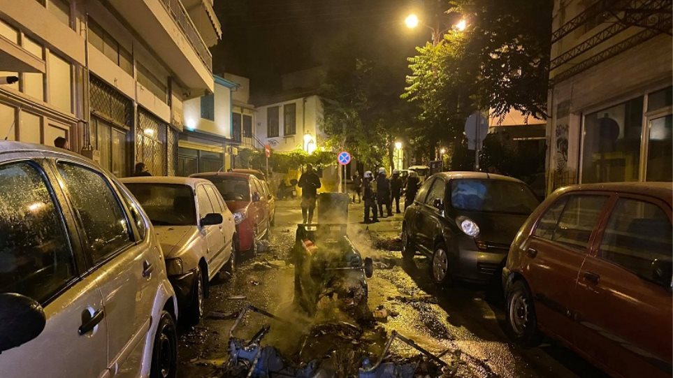 Θεσσαλονίκη: Με ενισχυμένες μολότοφ η καταδρομική επίθεση αντιεξουσιαστών - Φωτογραφία 1