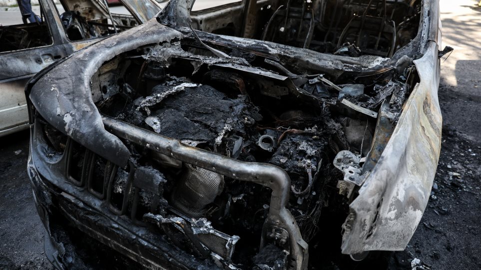 Έκαψαν ΑΤΜ και αυτοκίνητα σε Παγκράτι, Πετράλωνα, Κυψέλη, Γαλάτσι, Νέα Σμύρνη και Χαλάνδρι - Φωτογραφία 1