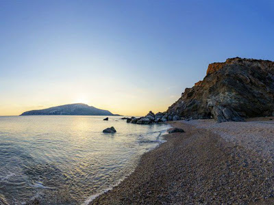 Οι 19 παραλίες στην Αττική με γαλάζια σημαία - Φωτογραφία 1