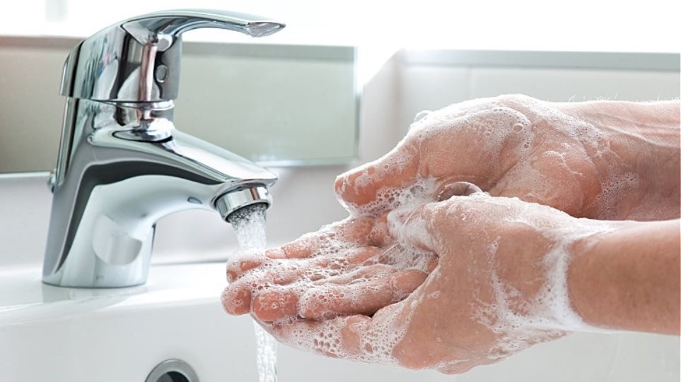 Κορωνοϊός: Πόσες φορές να πλένουμε τα χέρια μας για να μειωθεί κατά 36% ο κίνδυνος λοίμωξης - Φωτογραφία 1