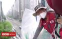 Σεούλ: Ο 61χρονος που ζει εδώ και ένα χρόνο στον «αέρα» ως ένδειξη διαμαρτυρίας