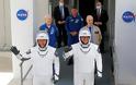 Αναβλήθηκε η ιστορική αποστολή αστροναυτών της SpaceX στο Διάστημα