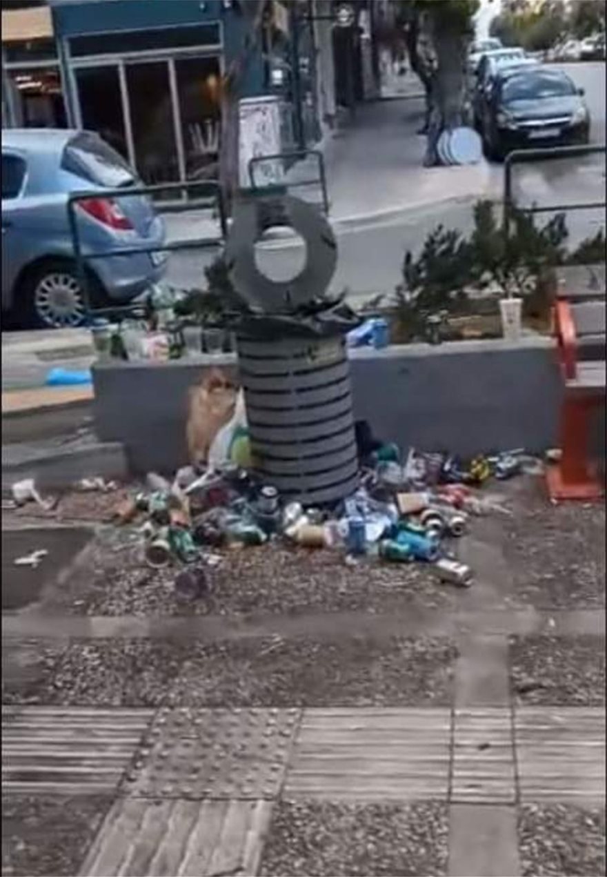 Ποιοι έκαναν σκουπιδότοπο την πλατεία Βαρνάβα - Φωτογραφία 2