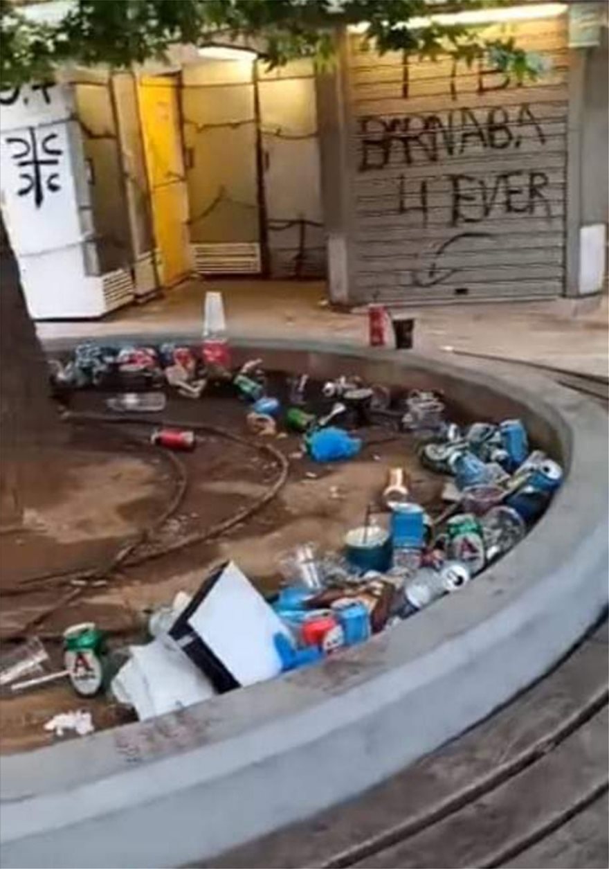 Ποιοι έκαναν σκουπιδότοπο την πλατεία Βαρνάβα - Φωτογραφία 3