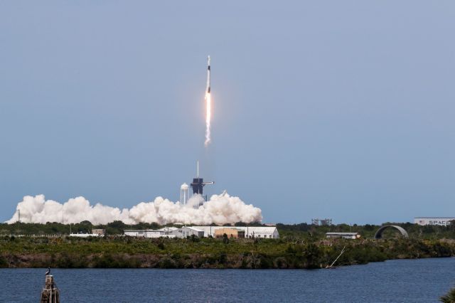 Επιτυχής η εκτόξευση της SpaceX στο Διάστημα - Φωτογραφία 1