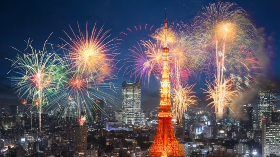 Δεκάδες πυροτεχνήματα στην Ιαπωνία για την πανδημία - Φωτογραφία 1