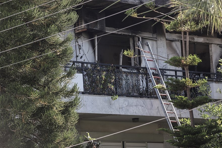 Φωτιά σε διαμέρισμα στη Βούλα: Οικογενειακή τραγωδία με μια νεκρή - Φωτογραφία 11