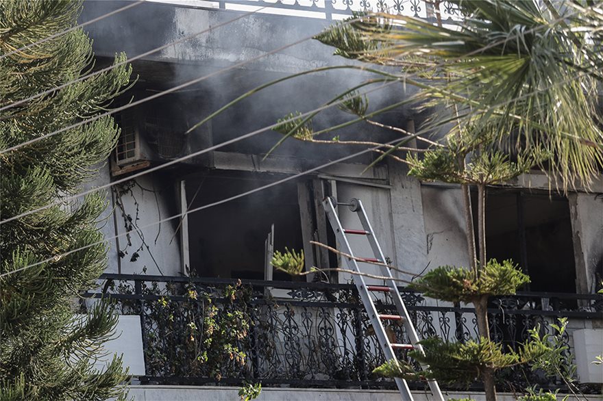 Φωτιά σε διαμέρισμα στη Βούλα: Οικογενειακή τραγωδία με μια νεκρή - Φωτογραφία 13