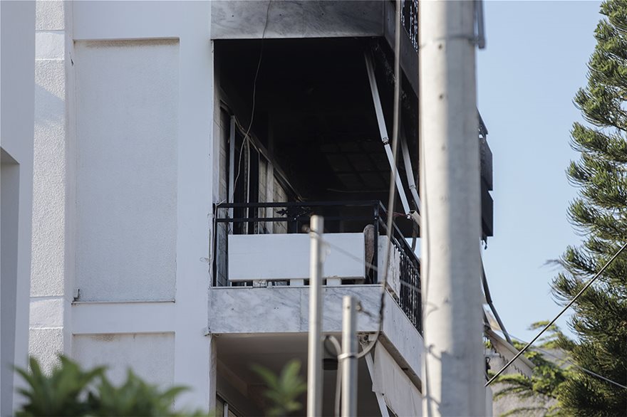 Φωτιά σε διαμέρισμα στη Βούλα: Οικογενειακή τραγωδία με μια νεκρή - Φωτογραφία 7