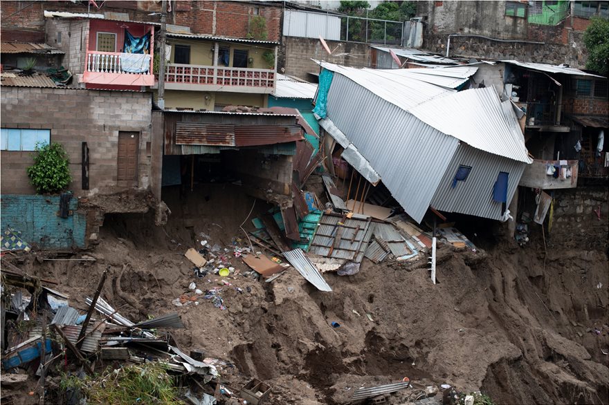 Κεντρική Αμερική: Είκοσι νεκροί από το πέρασμα της τροπικής καταιγίδας Αμάντα - Φωτογραφία 2