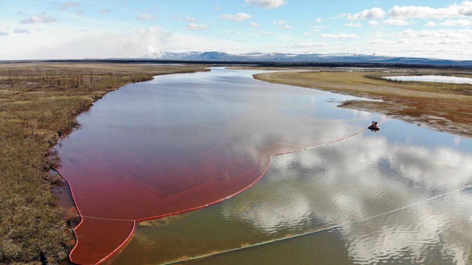 Αρκτική: Τεράστια οικολογική καταστροφή μετά τη διαρροή 20.000 τόνων πετρελαίου σε ποταμό - Φωτογραφία 1
