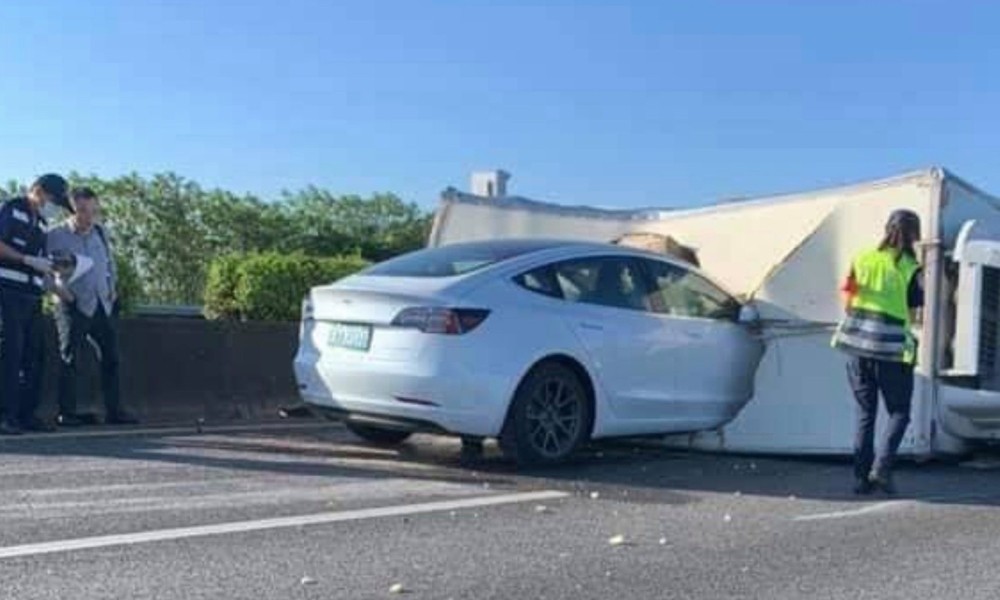 Κι άλλο ατύχημα με το Autopilot της Tesla (VIDEO) - Φωτογραφία 1