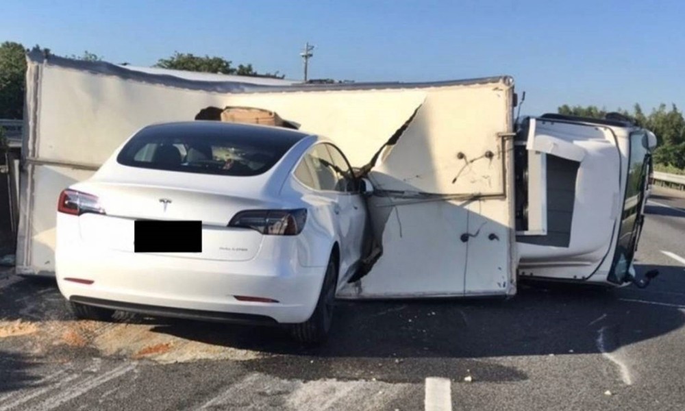 Κι άλλο ατύχημα με το Autopilot της Tesla (VIDEO) - Φωτογραφία 2