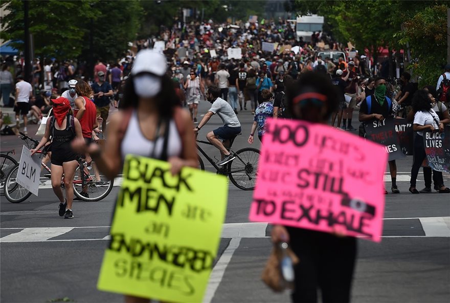«Βράζει» η Ουάσινγκτον για τον Τζορτζ Φλόιντ: Χιλιάδες διαδηλωτές στους δρόμους - Φωτογραφία 4