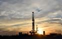 Τα μέλη του ΟΠΕΚ παρατείνουν τις περικοπές στην παραγωγή πετρελαίου