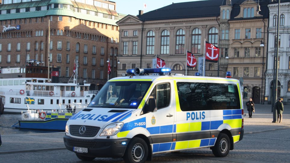 Συναγερμός στη Στοκχόλμη έπειτα από πυροβολισμούς σε εμπορικό κέντρο - Φωτογραφία 1
