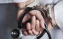 Καταπέλτης το πόρισμα: «Τυφλό» δημόσιο για τον γιατρό-βιαστή