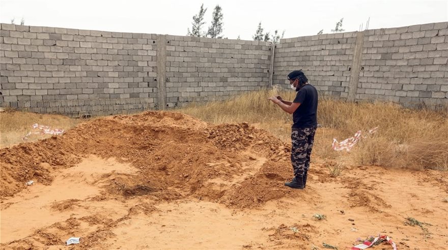 Λιβύη - ΟΗΕ: Φρίκη από τους ομαδικούς τάφους σε περιοχή που κατείχε ο Χάφταρ - Φωτογραφία 2