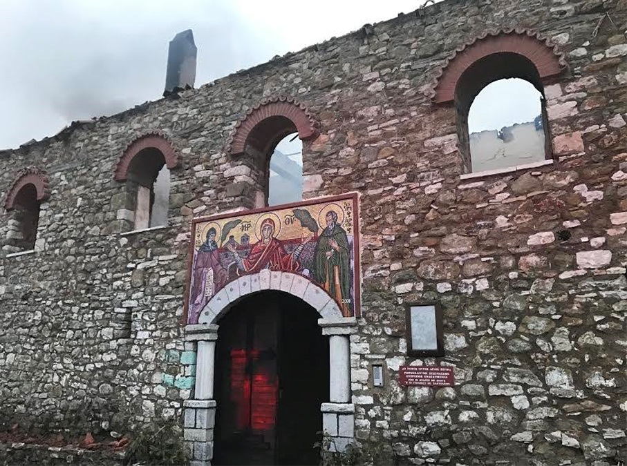 Η ιστορία της Ιεράς Μονής Βαρνάκοβας που έγινε παρανάλωμα πυρός την Κυριακή - Φωτογραφία 2