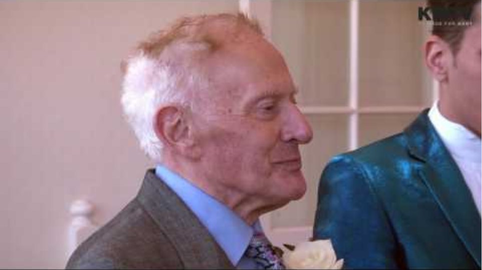Βρετανία: 81χρονος ιερέας που πέθανε άφησε όλη του την περιουσία στον 27χρονο Ρουμάνο σύζυγό του - Φωτογραφία 4